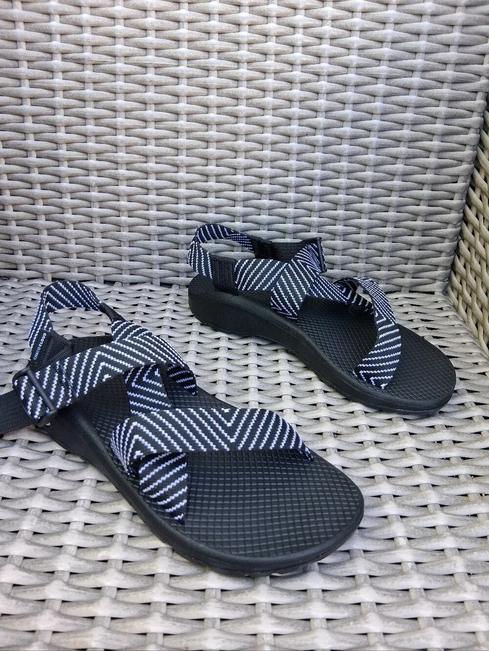 NEW Chaco Black Zigzag Strap Women's Sport Sandals